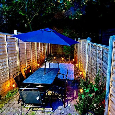 Three Bedroom House By Peacegrove Homes Short Lets & Serviced Accommodation Brighton With Free Wifi & Pet Friendly エクステリア 写真