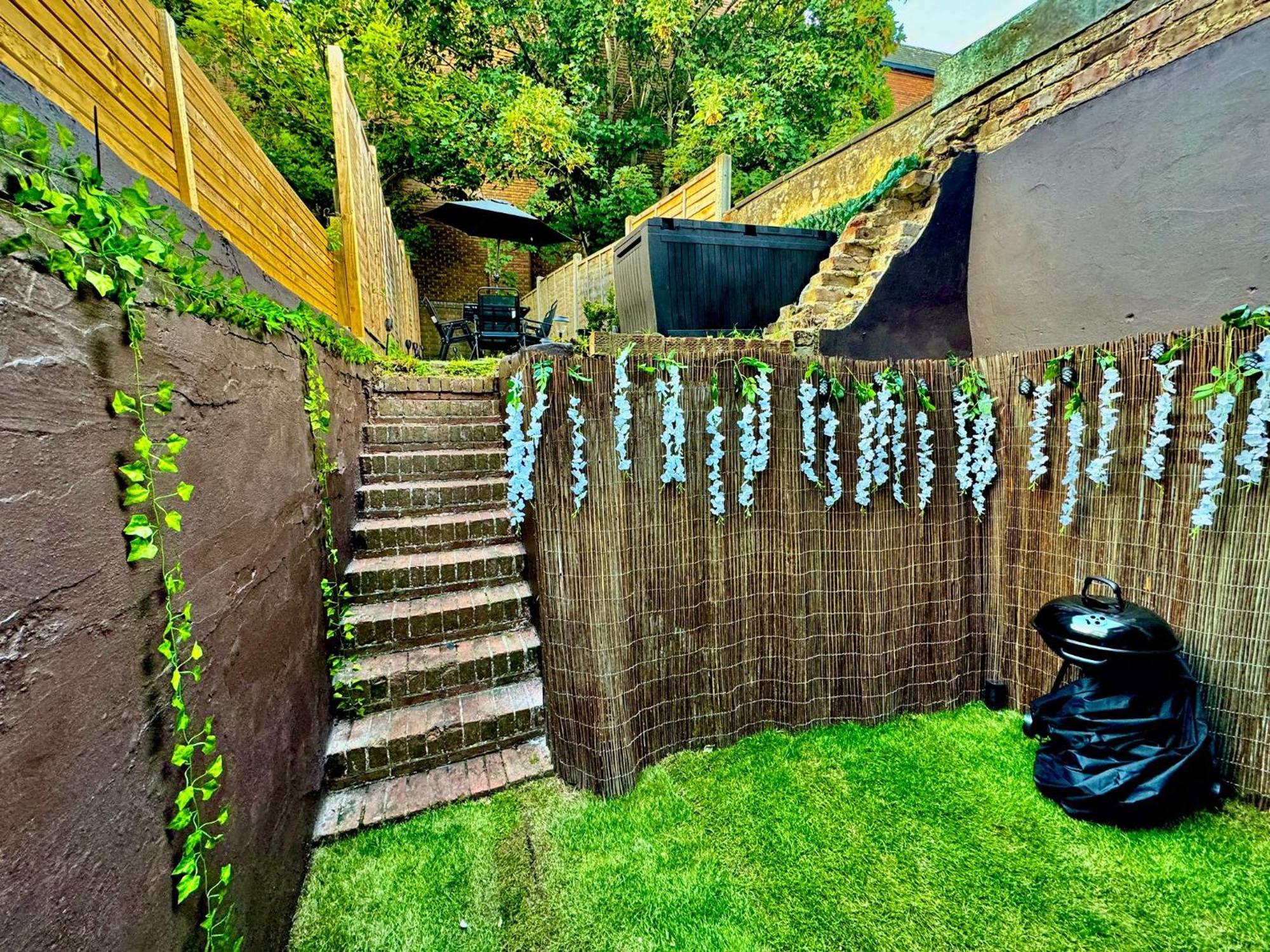 Three Bedroom House By Peacegrove Homes Short Lets & Serviced Accommodation Brighton With Free Wifi & Pet Friendly エクステリア 写真