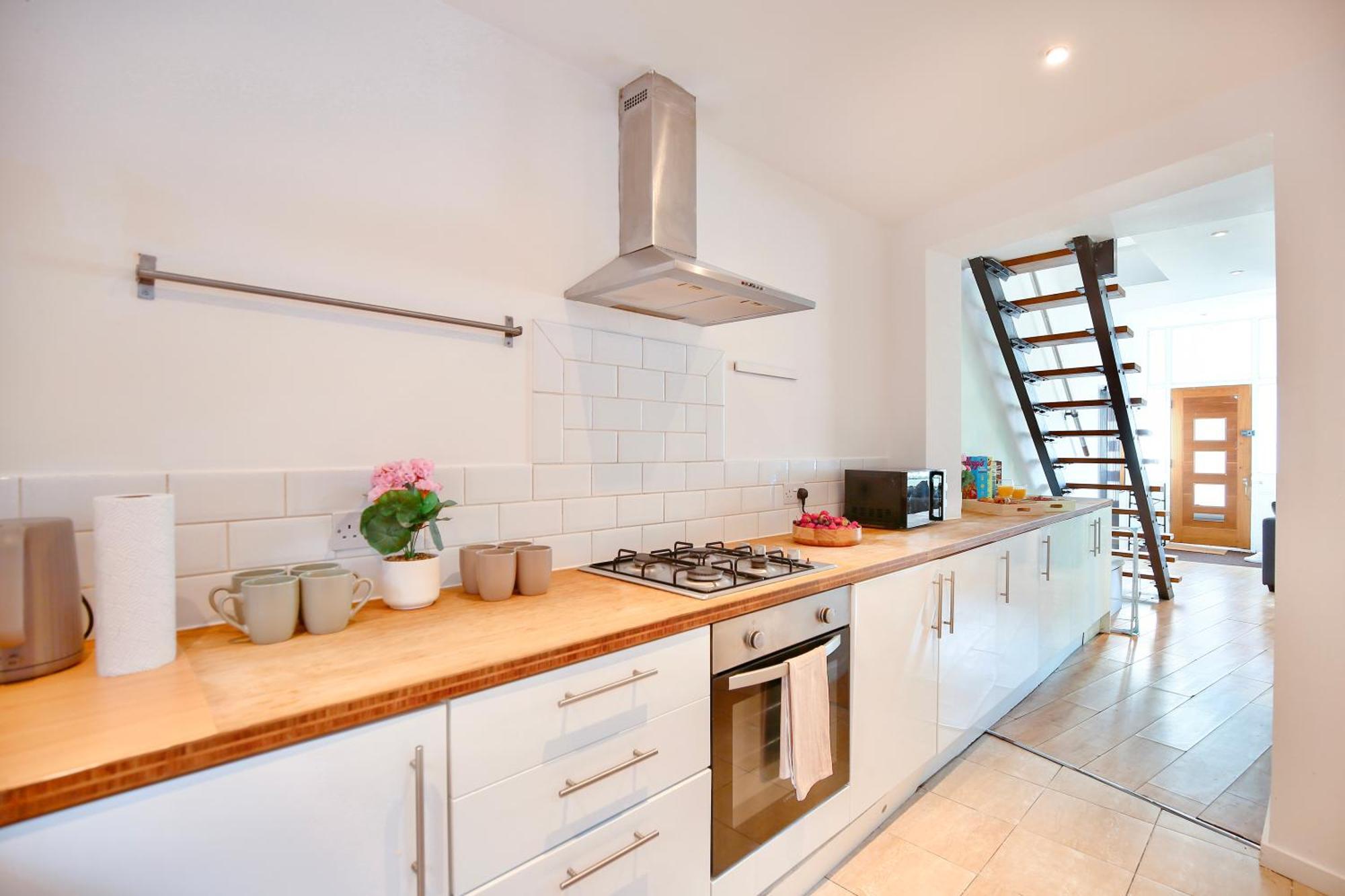 Three Bedroom House By Peacegrove Homes Short Lets & Serviced Accommodation Brighton With Free Wifi & Pet Friendly エクステリア 写真