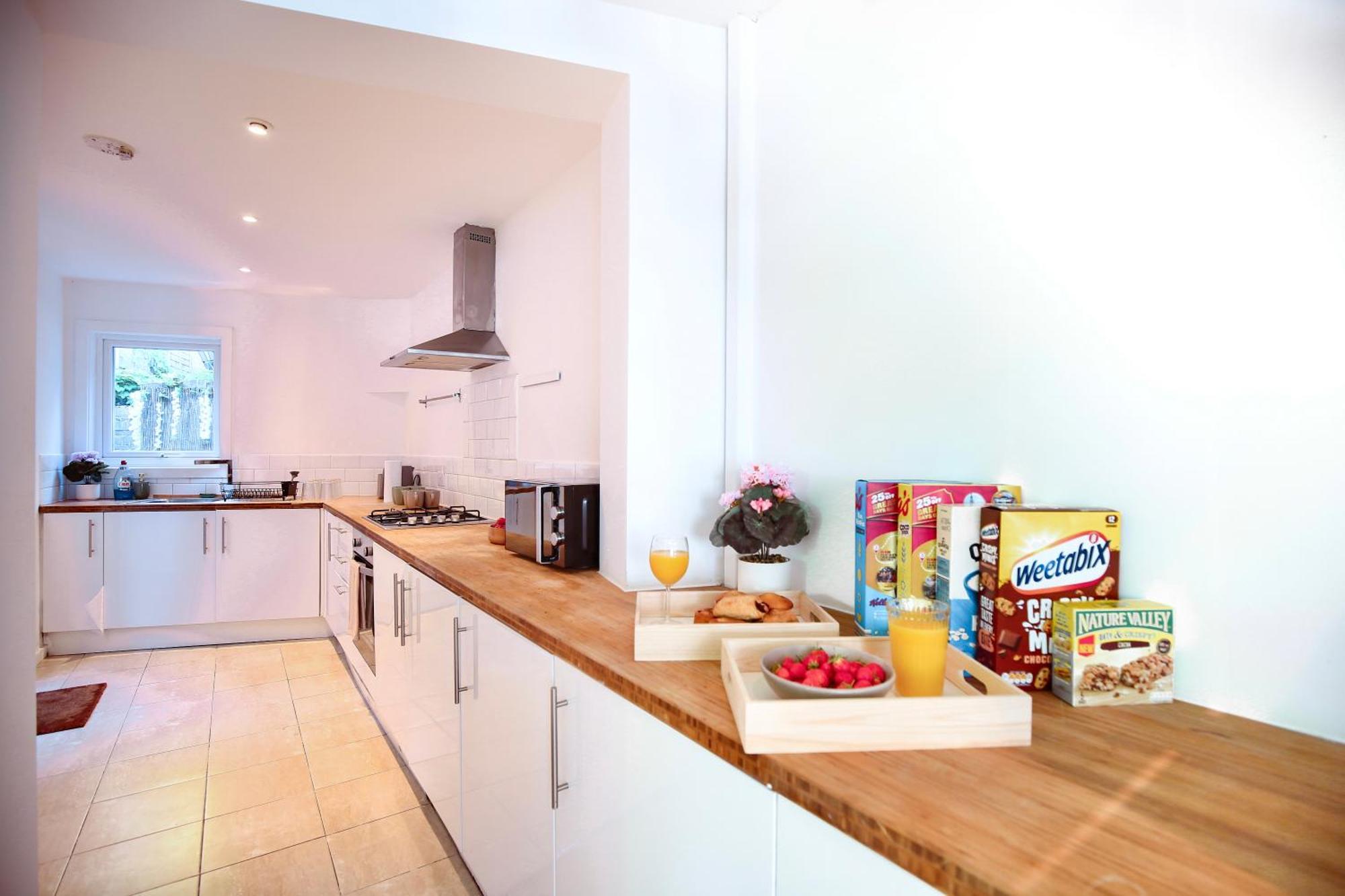 Three Bedroom House By Peacegrove Homes Short Lets & Serviced Accommodation Brighton With Free Wifi & Pet Friendly エクステリア 写真