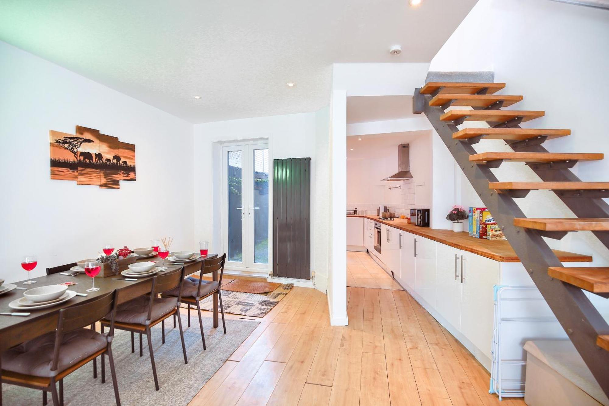 Three Bedroom House By Peacegrove Homes Short Lets & Serviced Accommodation Brighton With Free Wifi & Pet Friendly エクステリア 写真