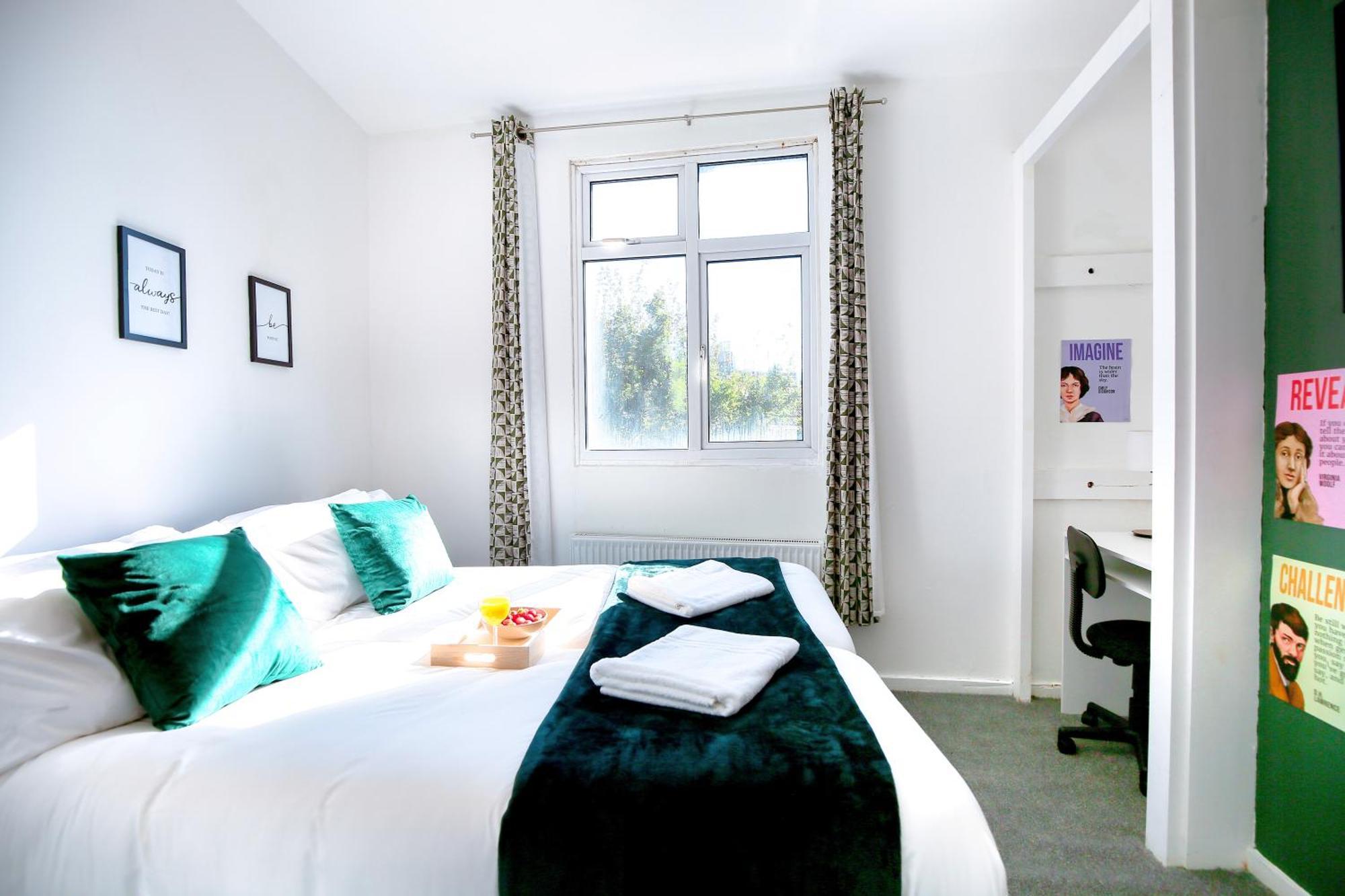 Three Bedroom House By Peacegrove Homes Short Lets & Serviced Accommodation Brighton With Free Wifi & Pet Friendly エクステリア 写真