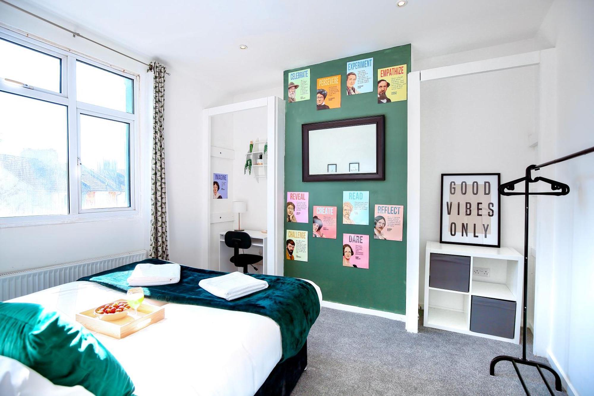 Three Bedroom House By Peacegrove Homes Short Lets & Serviced Accommodation Brighton With Free Wifi & Pet Friendly エクステリア 写真