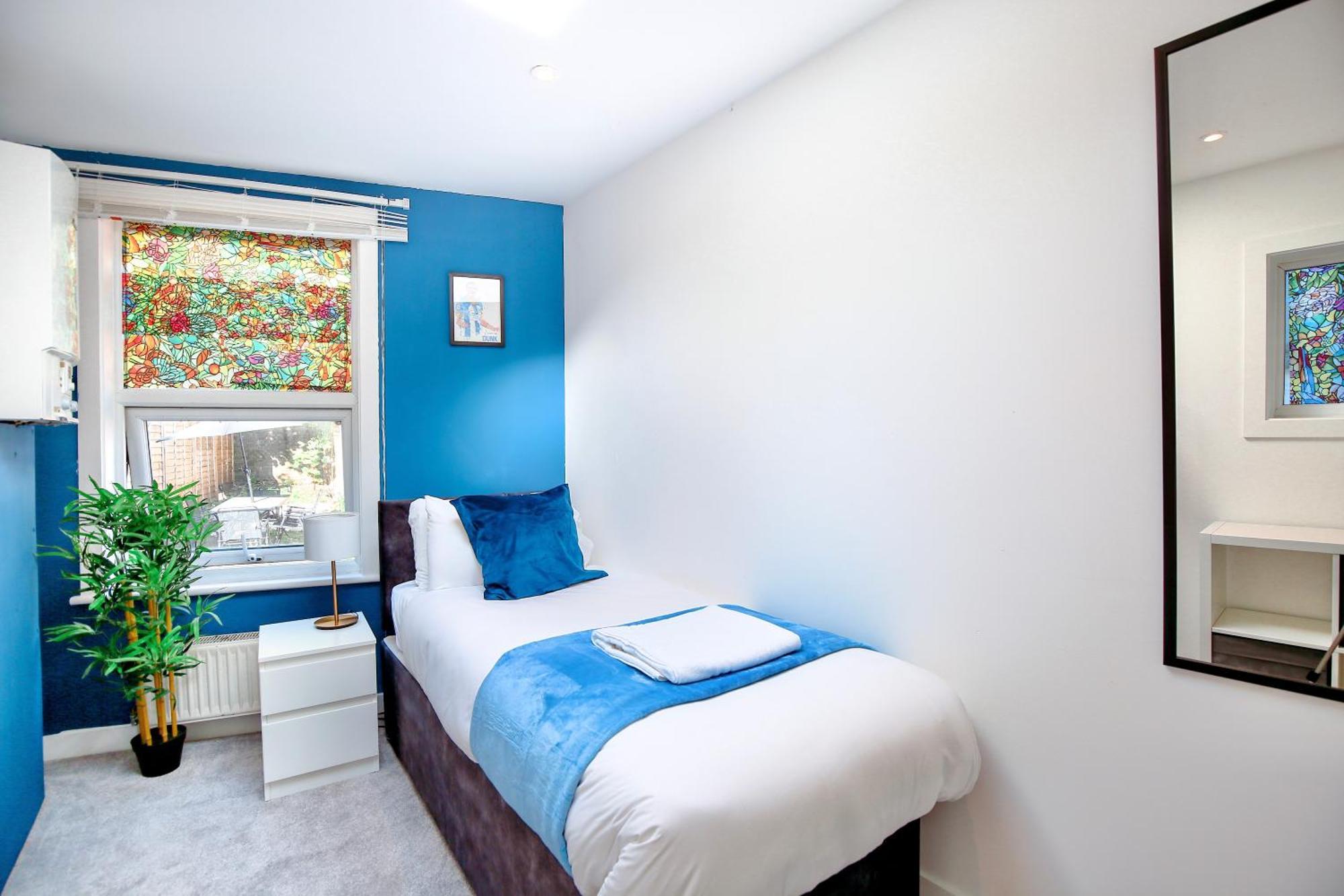 Three Bedroom House By Peacegrove Homes Short Lets & Serviced Accommodation Brighton With Free Wifi & Pet Friendly エクステリア 写真
